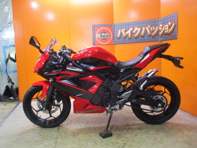 反対側もこの通り状態グッド！！国内仕様のＳＬは今や希少車！冗談抜きの早い者勝ちの一台！即売れ必須！！